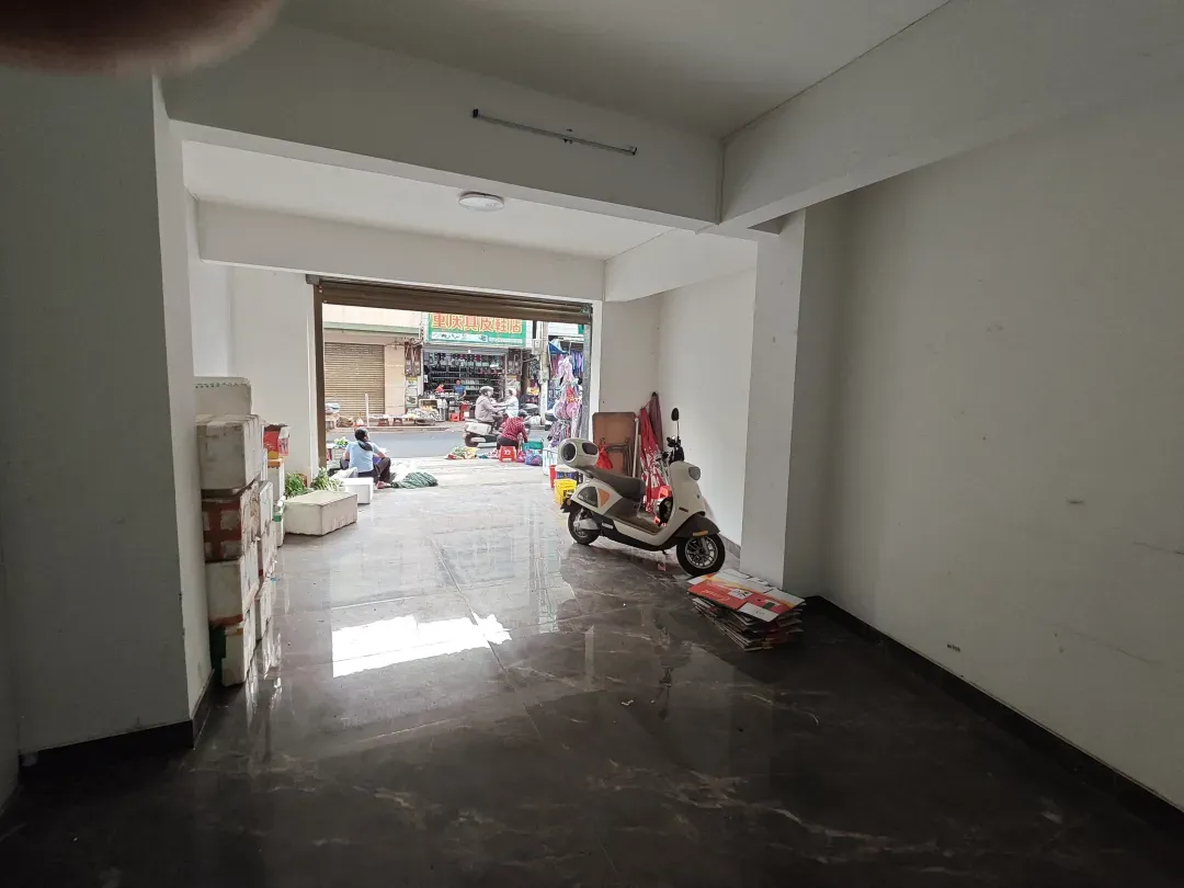 【旺铺出租】徐闻县民康市场大路旁铺面出租,租金3500元/月!