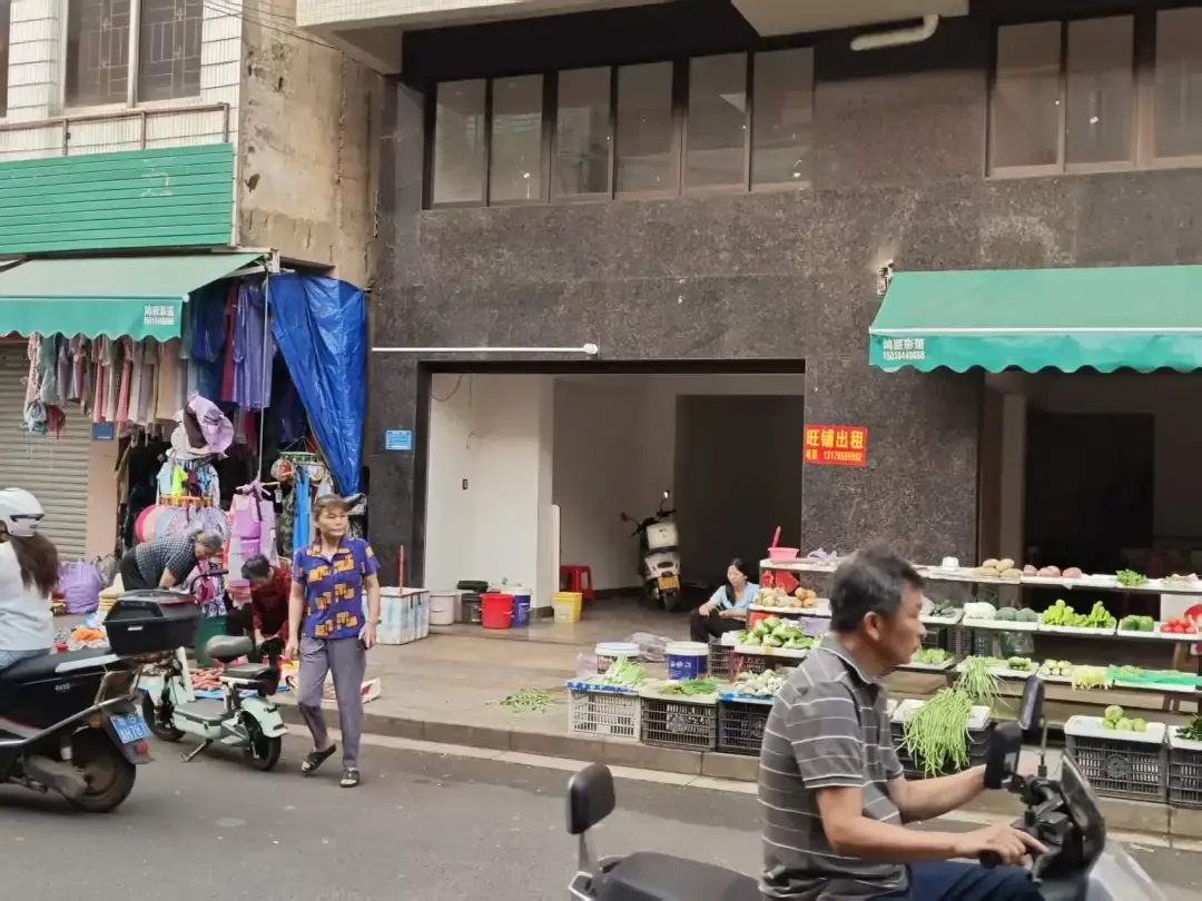 【旺铺出租】徐闻县民康市场大路旁铺面出租,租金3500元/月!