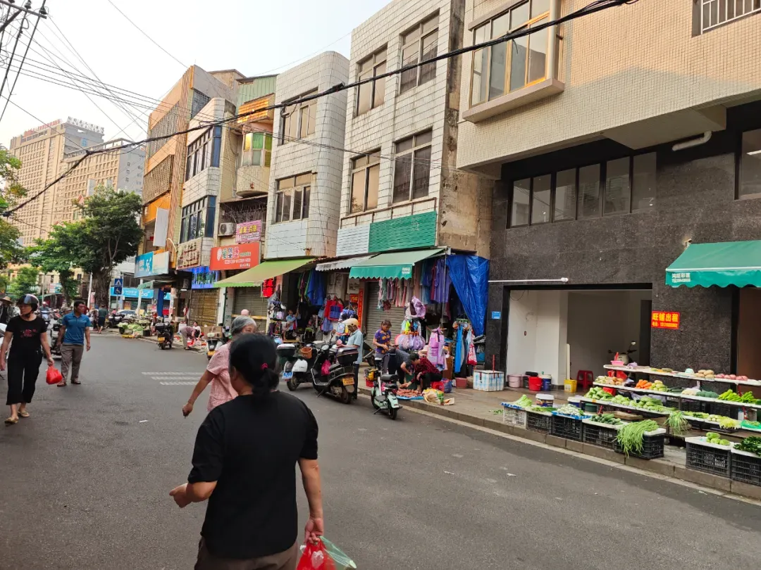 【旺铺出租】徐闻县民康市场大路旁铺面出租,租金3500元/月!