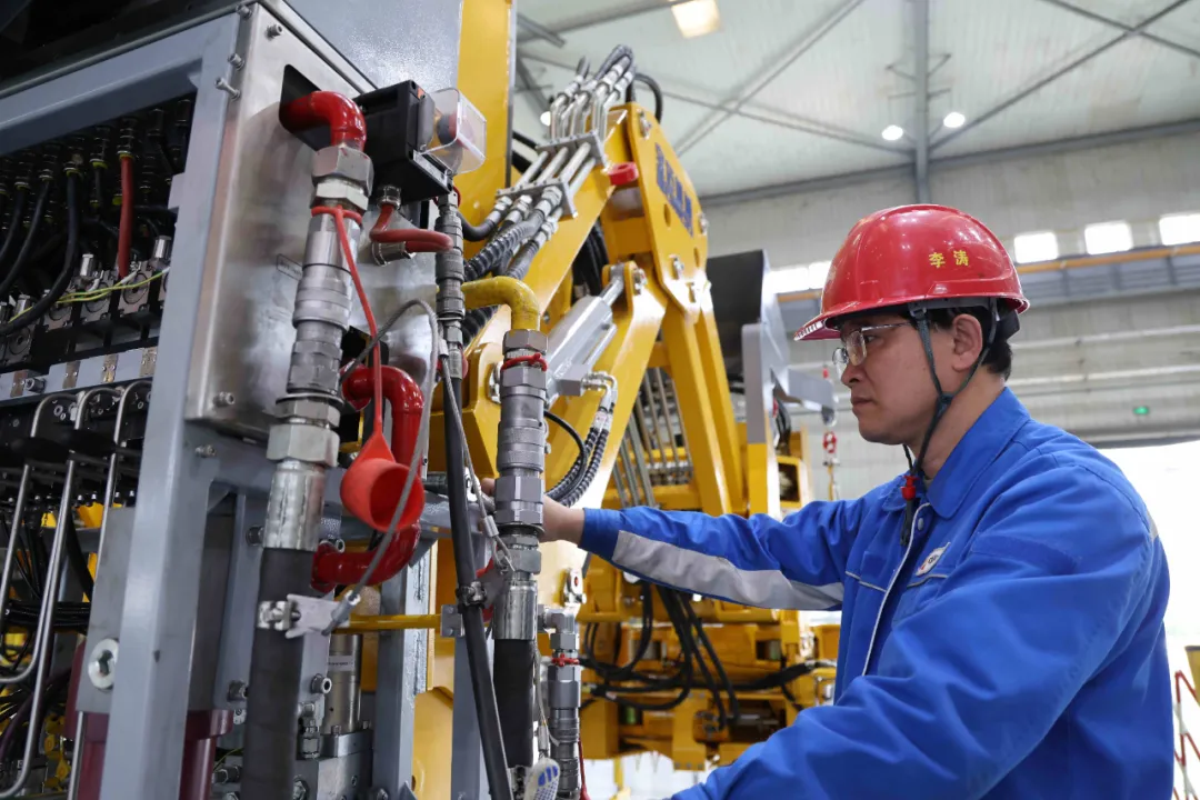 宝石机械智能钻机核心部件领跑市场