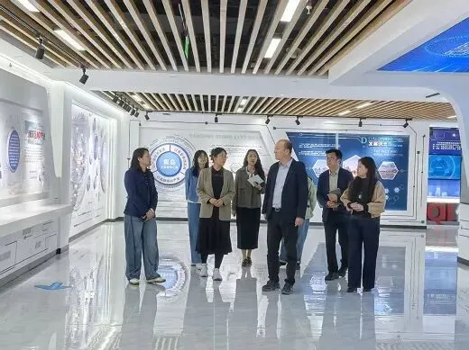 青岛市市场监督管理局参观考察青岛检验检测产业发展基地