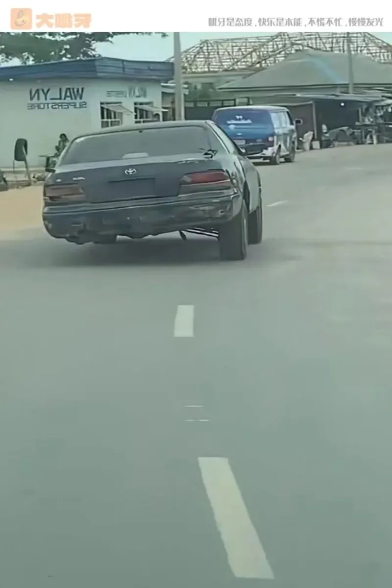 医院护栏神文案,主打一个反向营销 | 10大笑图