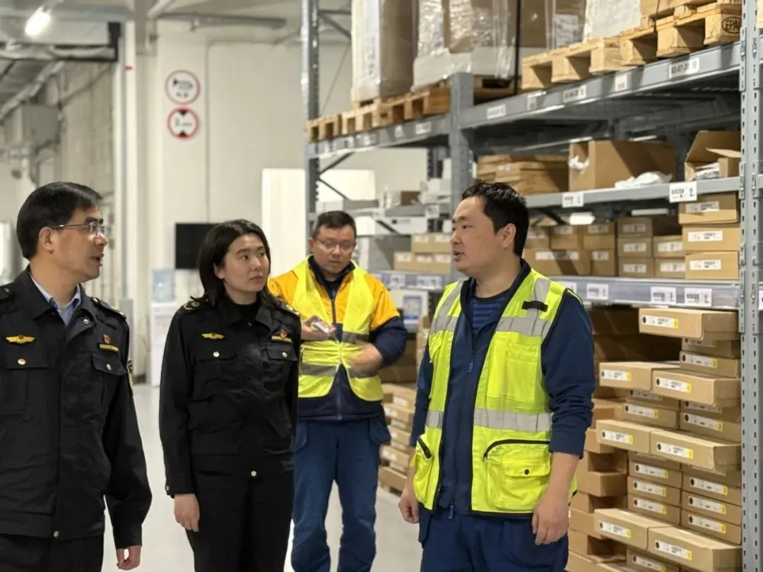 “小叉车”关乎“大安全”!长宁区市场监管局这样拧紧叉车作业“安全阀”