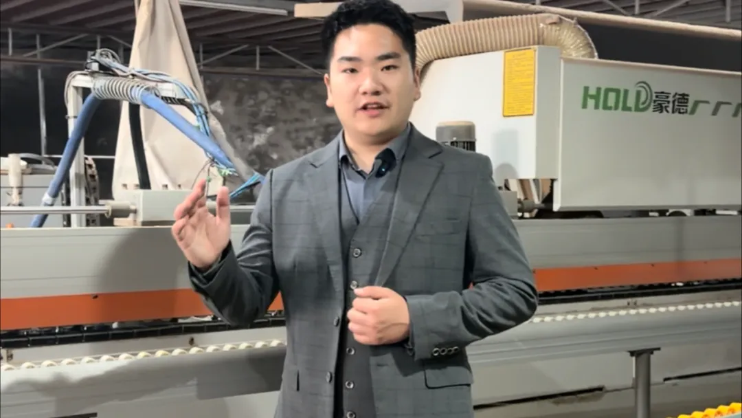 学校里学的拍摄、剪辑和营销,后来都成了他创业的底气