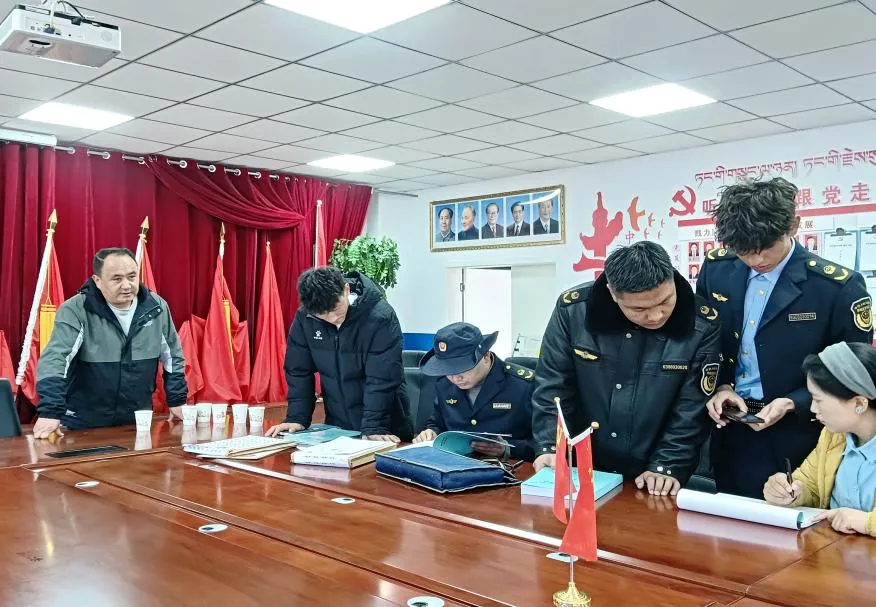 囊谦县市场监督管理局开展校服专项监督检查