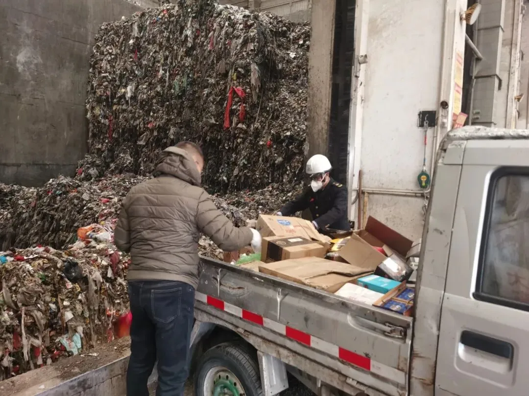 亮剑护民生!林州市市场监管局集中销毁假冒伪劣及过期商品