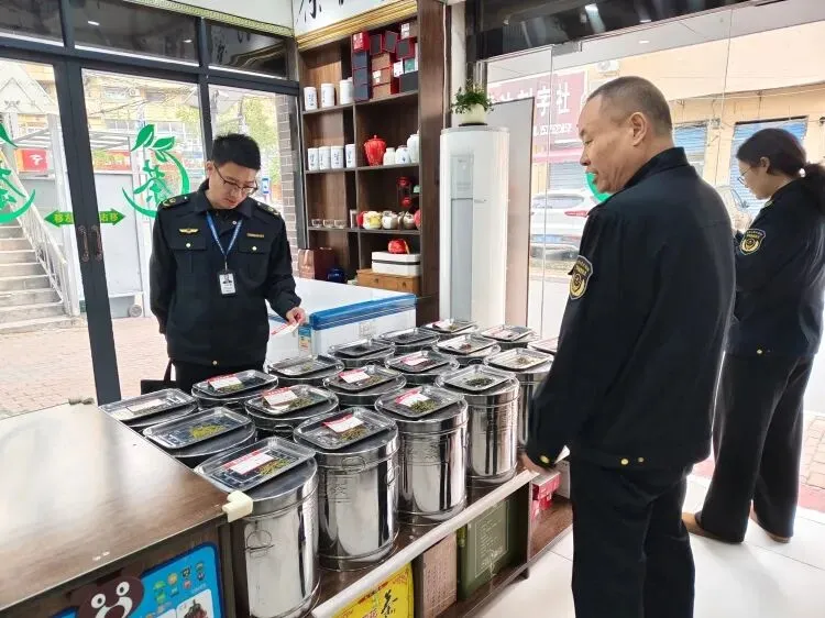 【千企万众评科长】市市场监管综合行政执法支队开展春茶地理标志保护专项行动