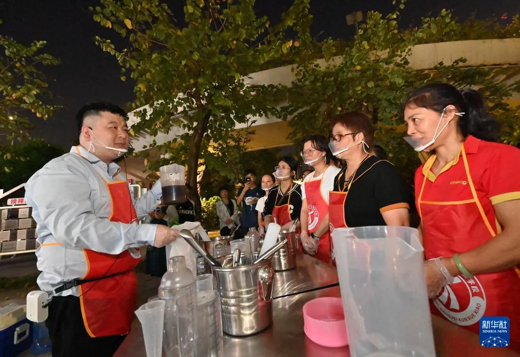 新华社关注 | 广西南宁:零工市场夜市助就业