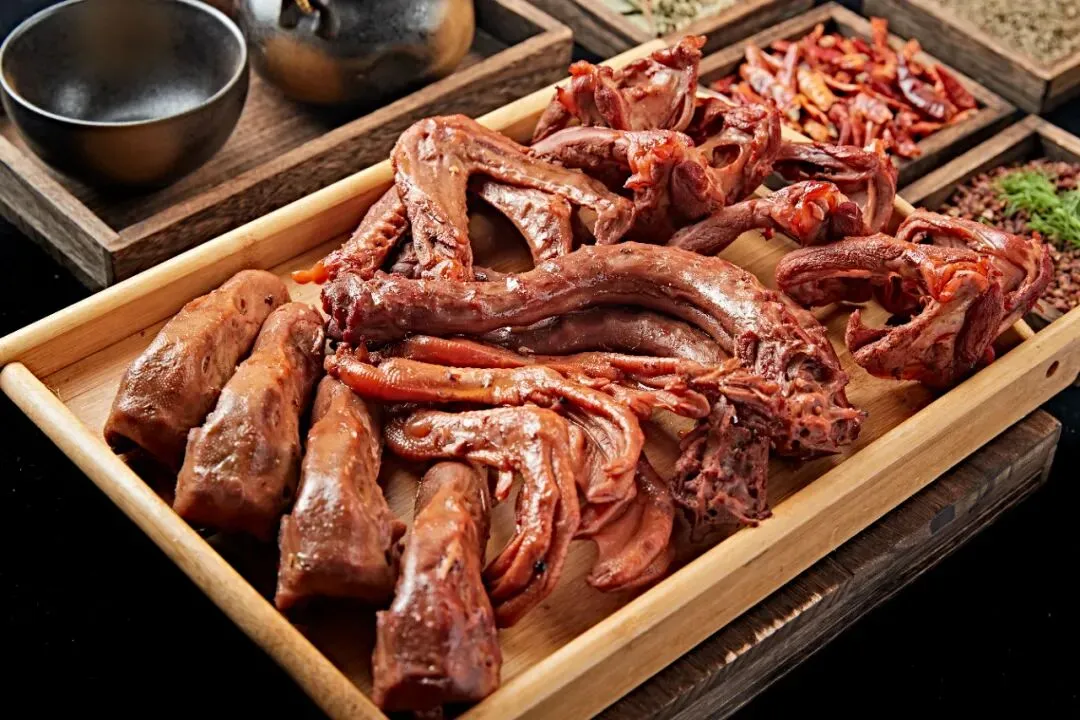 苏超“燃”!卤味“香”,南京市六合区市场监管局用“食”力守护这场双向奔赴