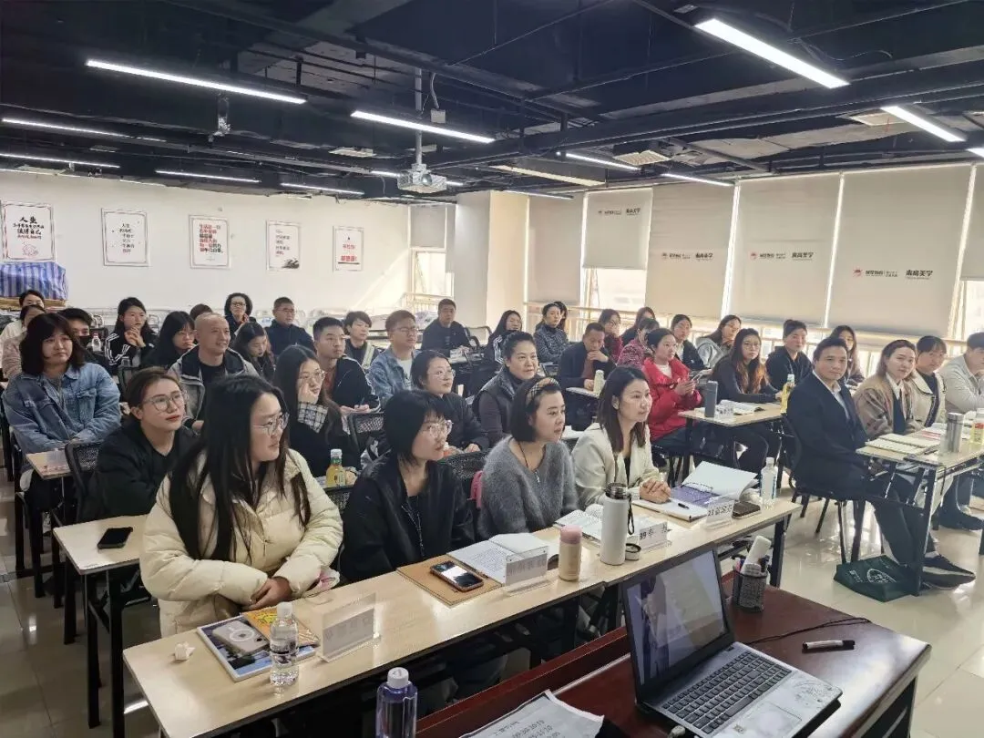 重庆人速看!免费学AI、无人机、互联网营销,名额有限手慢无!