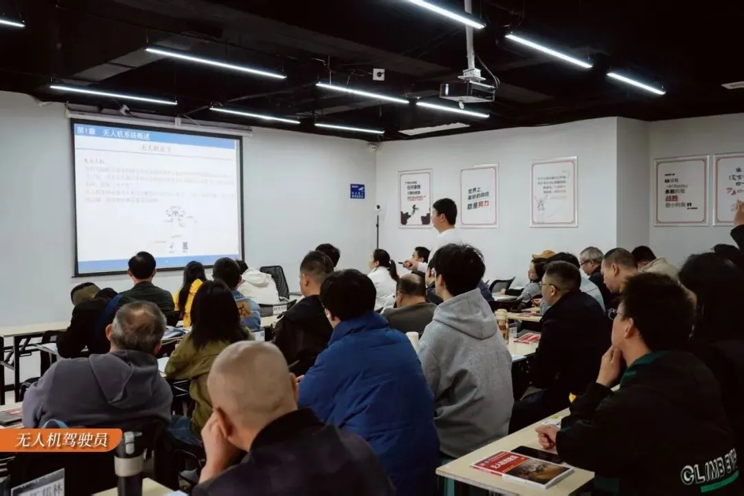 重庆人速看!免费学AI、无人机、互联网营销,名额有限手慢无!