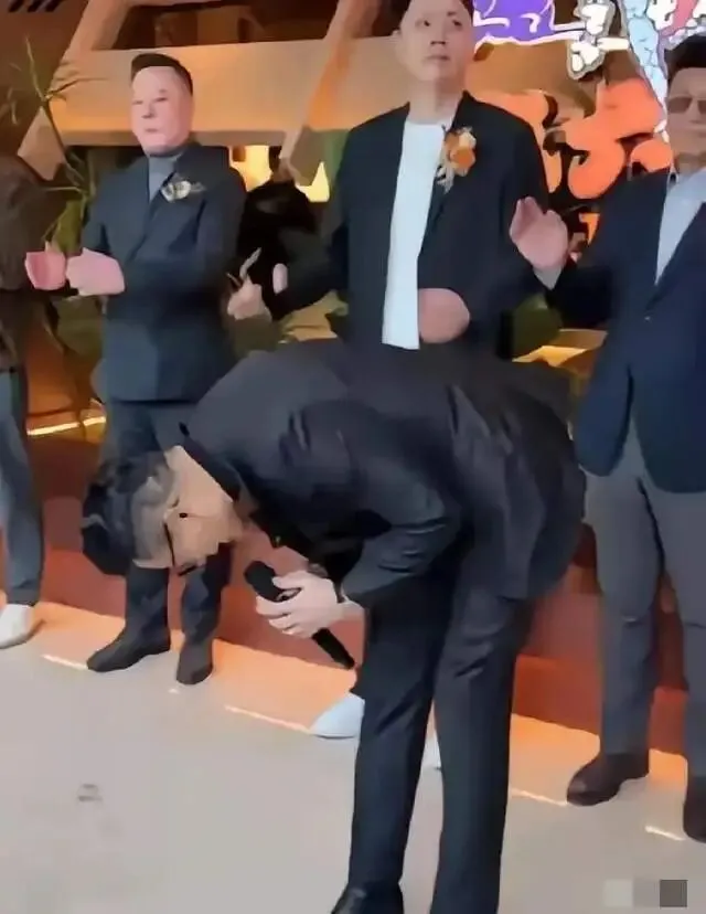 张兰开发海外市场拼事业,马筱梅回京急带货,生娃后人气不如以往