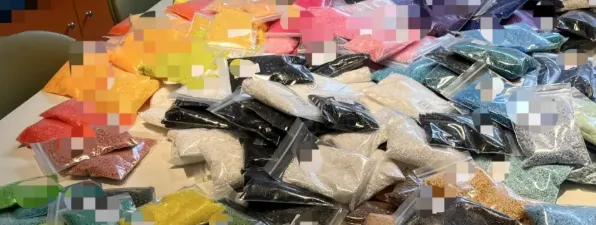 辽宁阜新一麻辣烫店员工捡地面菜品入碗,市场监管局介入调查