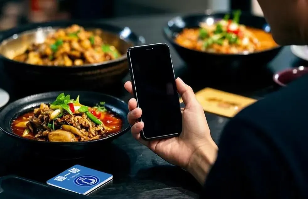 湘菜馆借犇奇“碰一碰”,3步激活短视频营销:95%参与率实战案例