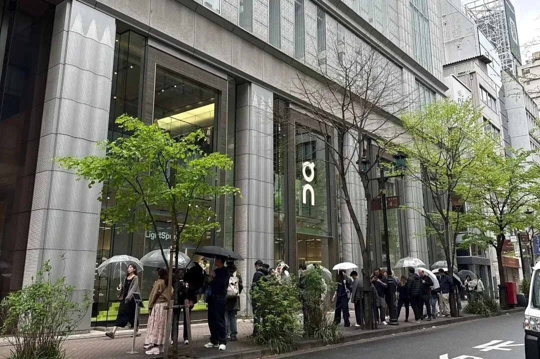 鞋底偏软却年销 30 亿:昂跑的错位营销有多狠