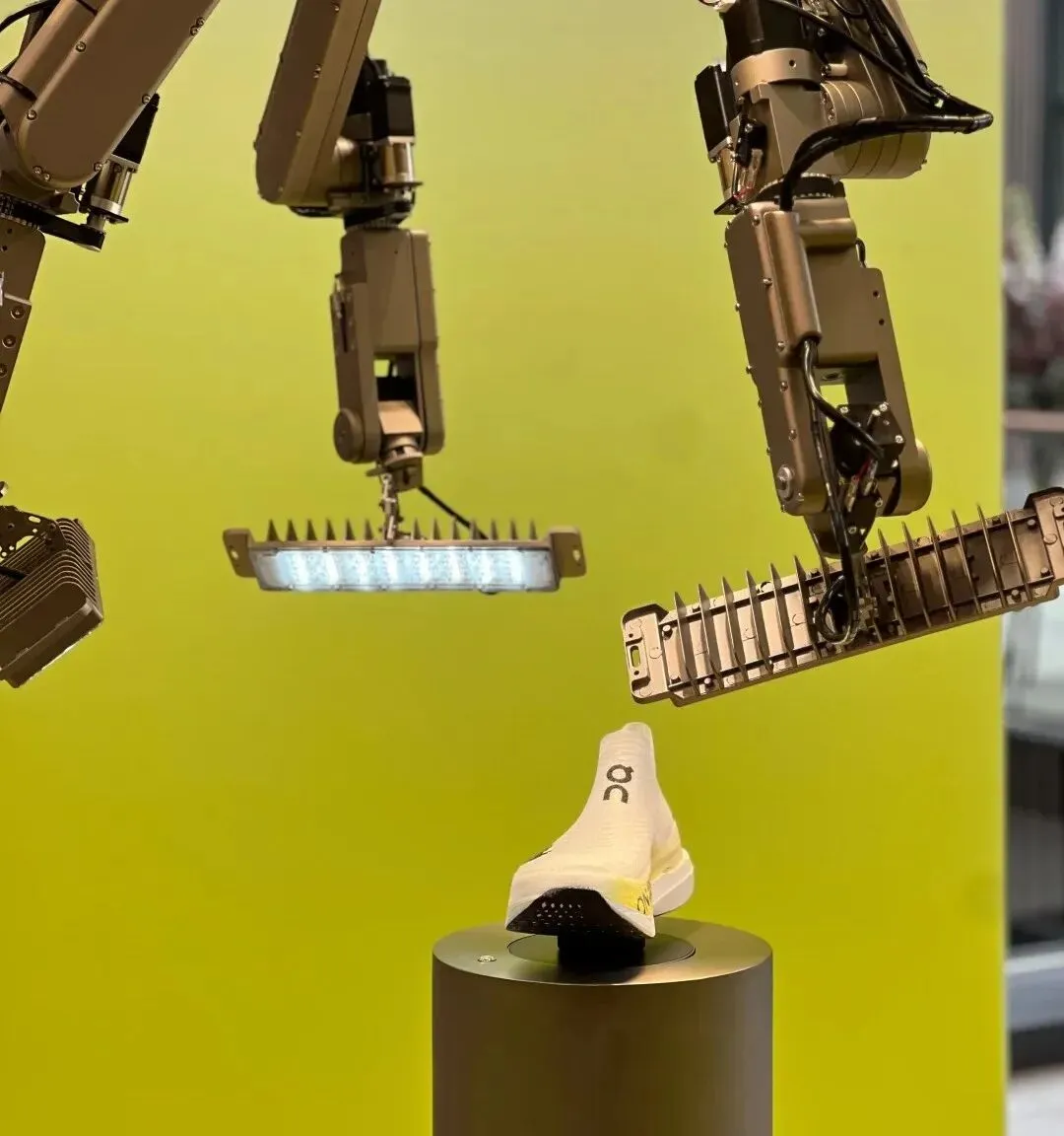 鞋底偏软却年销 30 亿:昂跑的错位营销有多狠