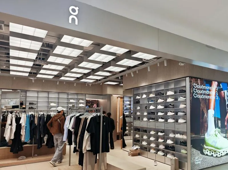 鞋底偏软却年销 30 亿:昂跑的错位营销有多狠