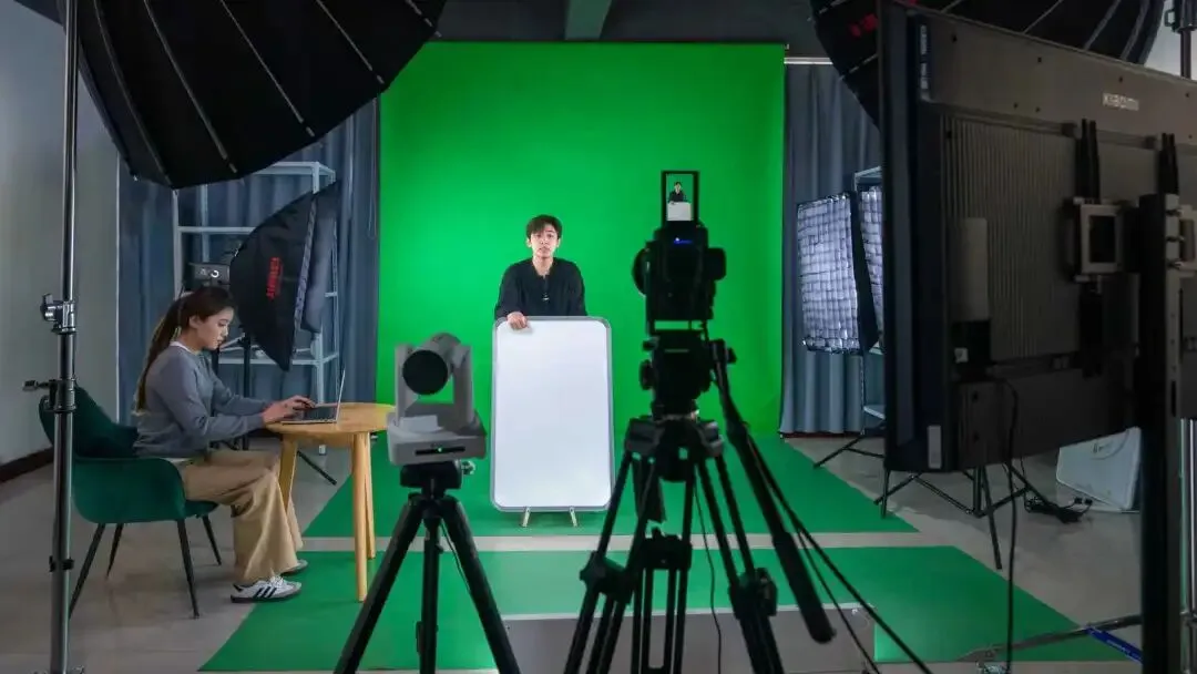 专业指南 | 网络营销与直播电商:沉浸直播练硬核本领,企业导师助高薪直达