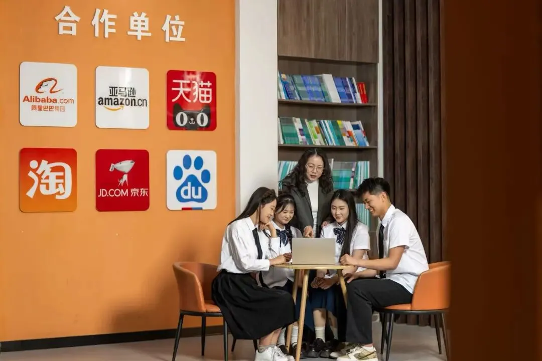 专业指南 | 网络营销与直播电商:沉浸直播练硬核本领,企业导师助高薪直达