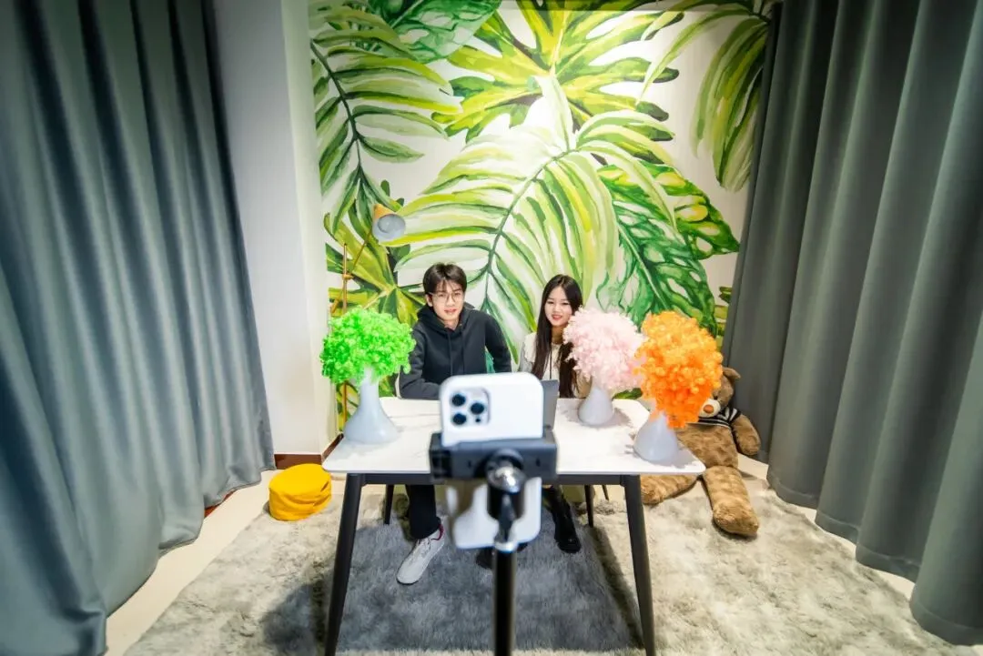 专业指南 | 网络营销与直播电商:沉浸直播练硬核本领,企业导师助高薪直达