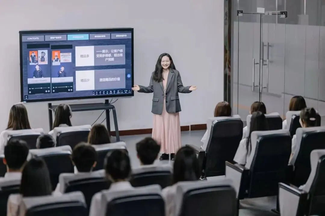 专业指南 | 网络营销与直播电商:沉浸直播练硬核本领,企业导师助高薪直达