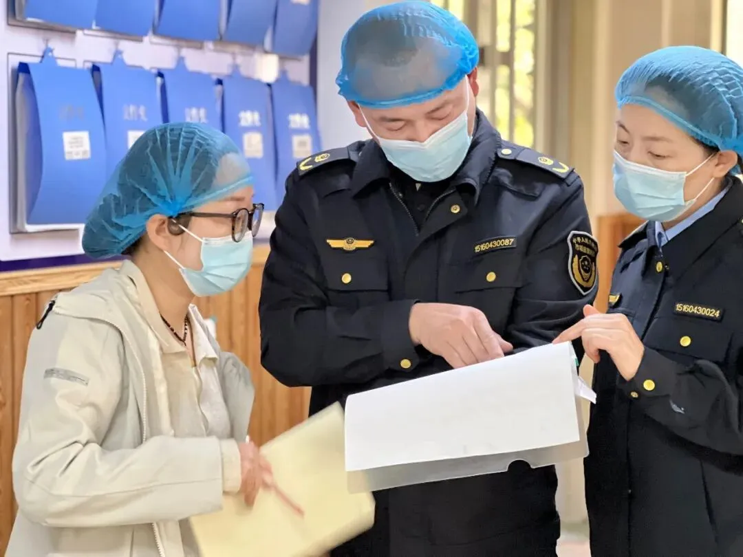 严把幼儿饮食安全关,市场监管局深入汇文铂金湾幼儿园开展季度检查