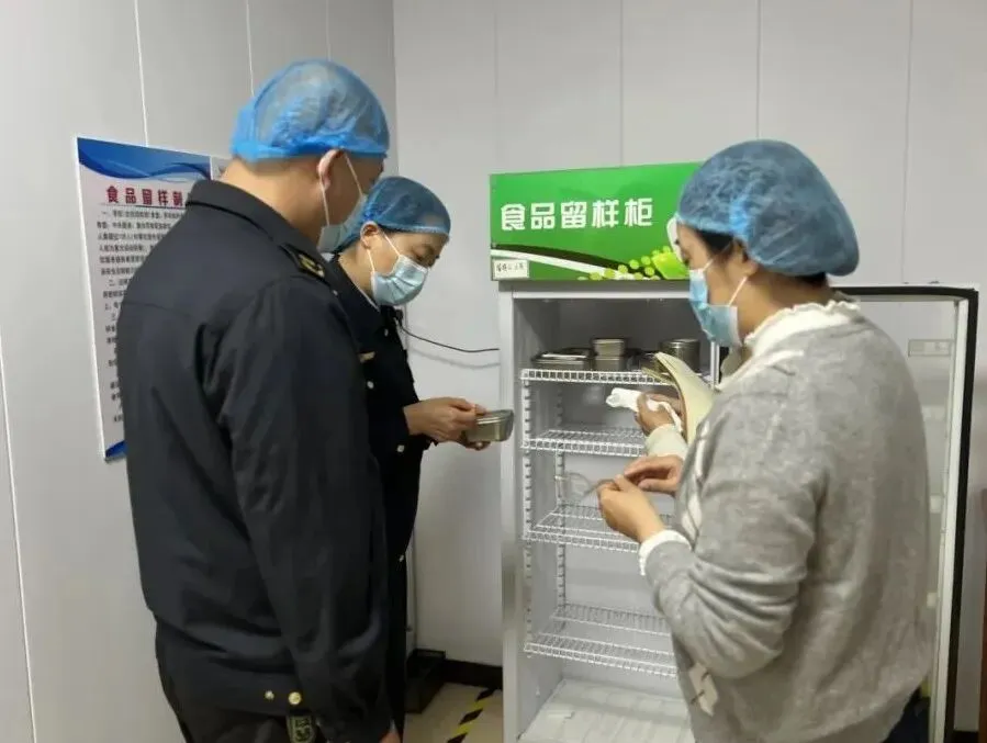 严把幼儿饮食安全关,市场监管局深入汇文铂金湾幼儿园开展季度检查