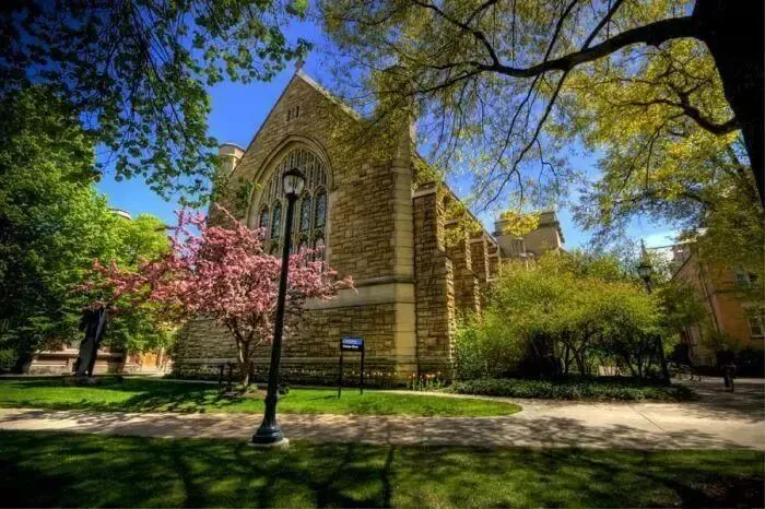 朗途留学 | 美国就业市场变天:藤校文凭不香了?这20所“新贵”大学正在靠AI教学抢跑