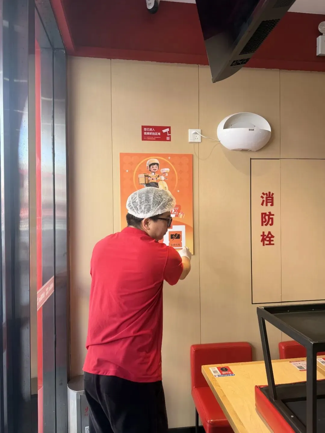 万荣县市场监管局:暖心服务“骑”上阵 为民实事暖人心