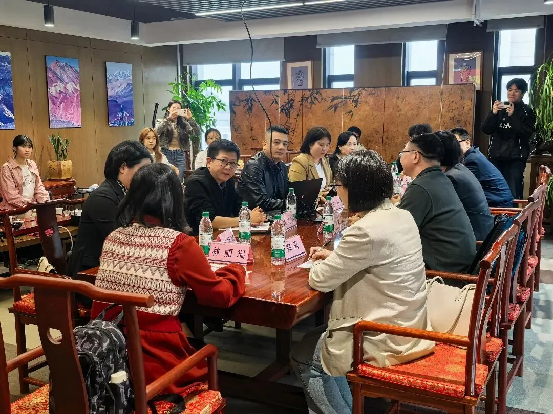 校企共育AI营销新人才:福建师范大学经济学院到访MayAI总部,深度体验全链路赋能