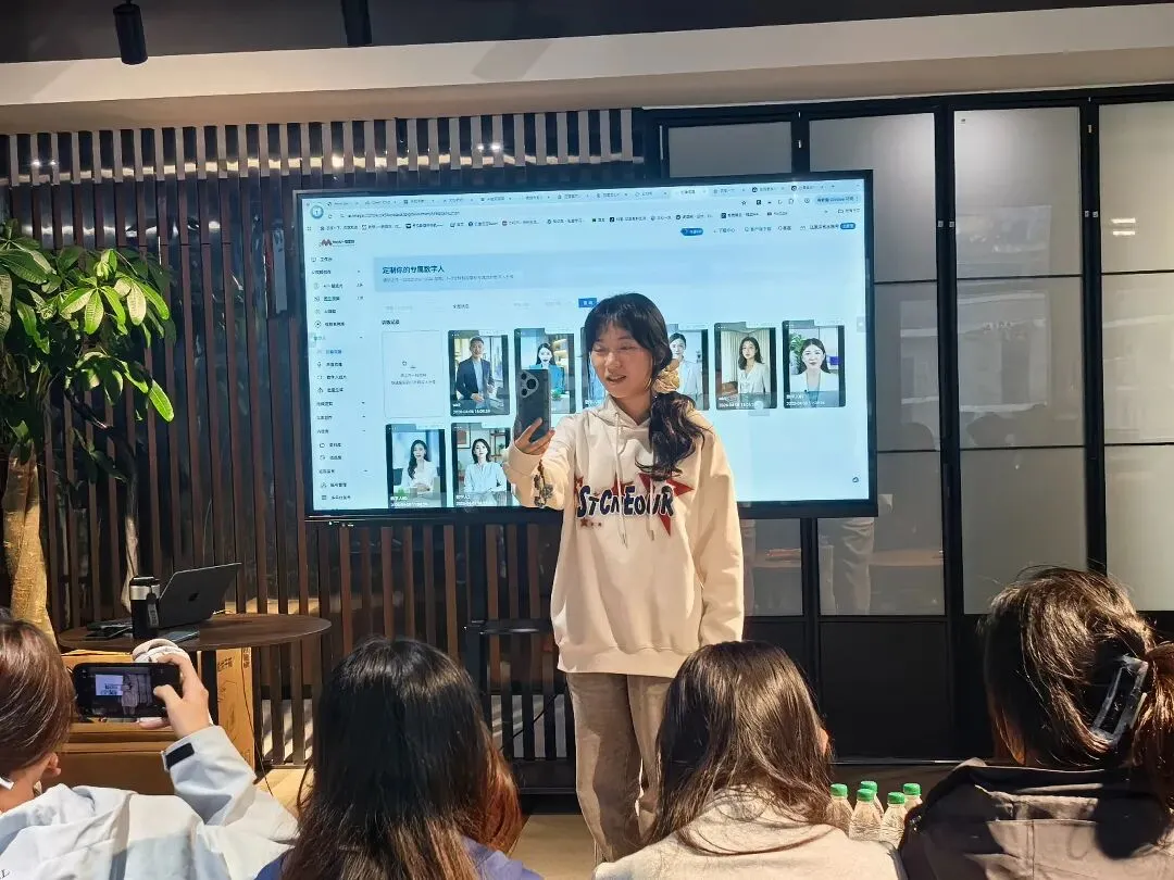 校企共育AI营销新人才:福建师范大学经济学院到访MayAI总部,深度体验全链路赋能