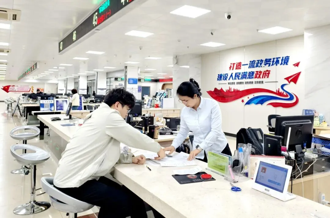 树立和践行正确政绩观丨区市场监管局:实干担当优服务 守护民生促发展