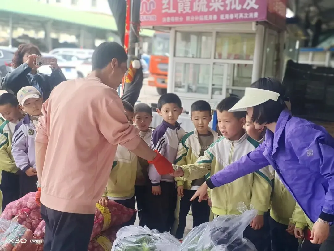 【社会实践】探秘烟火市场,乐享实践成长——庄浪县第二幼儿园开展探秘社会实践活动