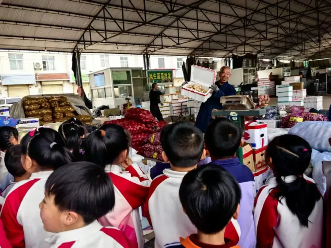 【社会实践】探秘烟火市场,乐享实践成长——庄浪县第二幼儿园开展探秘社会实践活动