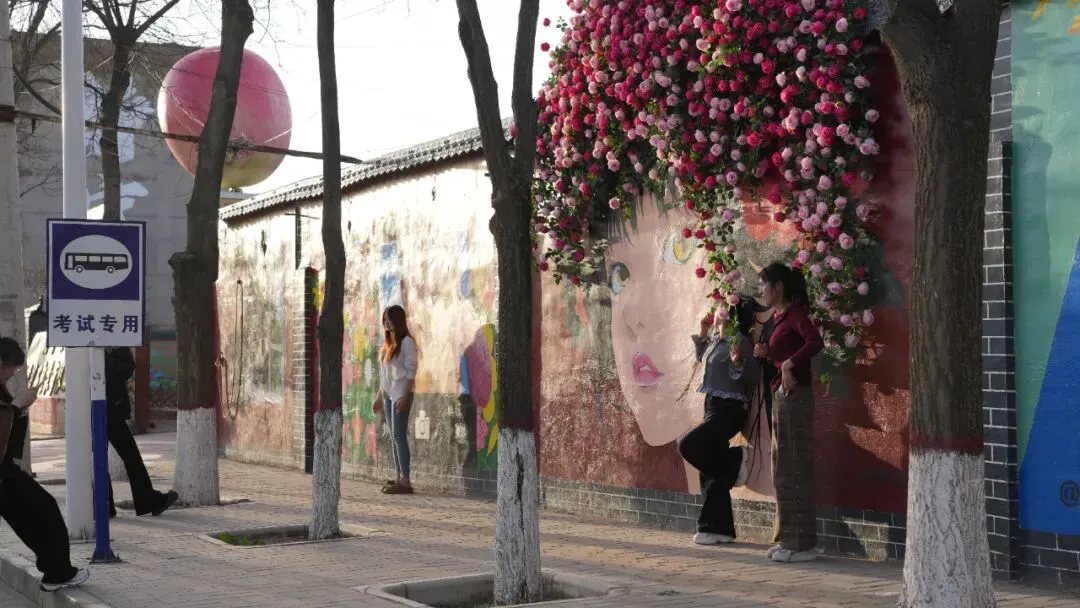 静宁:赏花热叠加红色游 文旅市场释放新动能