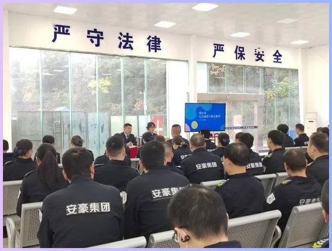 中老年保安求职渠道曝光:别再去劳务市场蹲了,这3个地方更靠谱