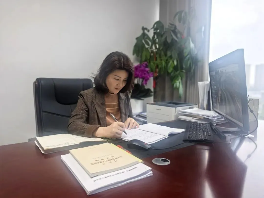 榜样力量│李智群:深耕营销砺初心,巾帼建功绽芳华