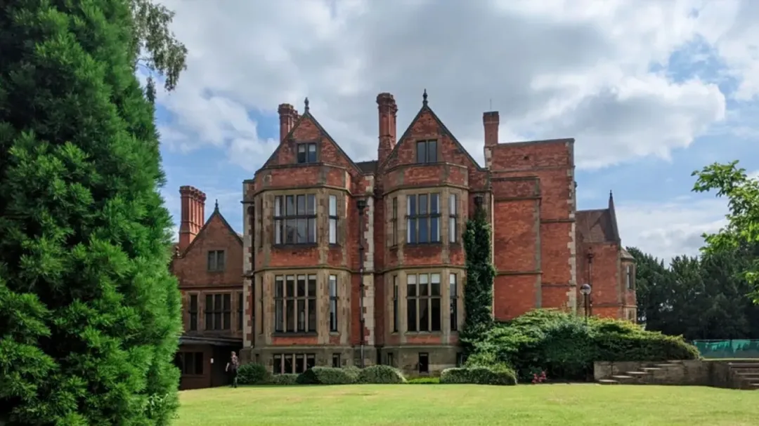 约克大学欧洲校区硕士重点专业之数字营销和社交媒体研究:重塑你的思维与国际视野