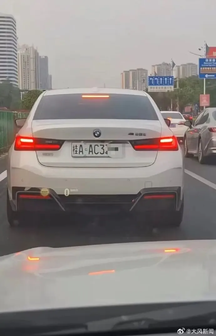 华为、比亚迪等大资本入局两轮车市场 / 摩托车驾驶者拿出法规,被反问:“中国摩托车又行了是吧”?| 车坛头条