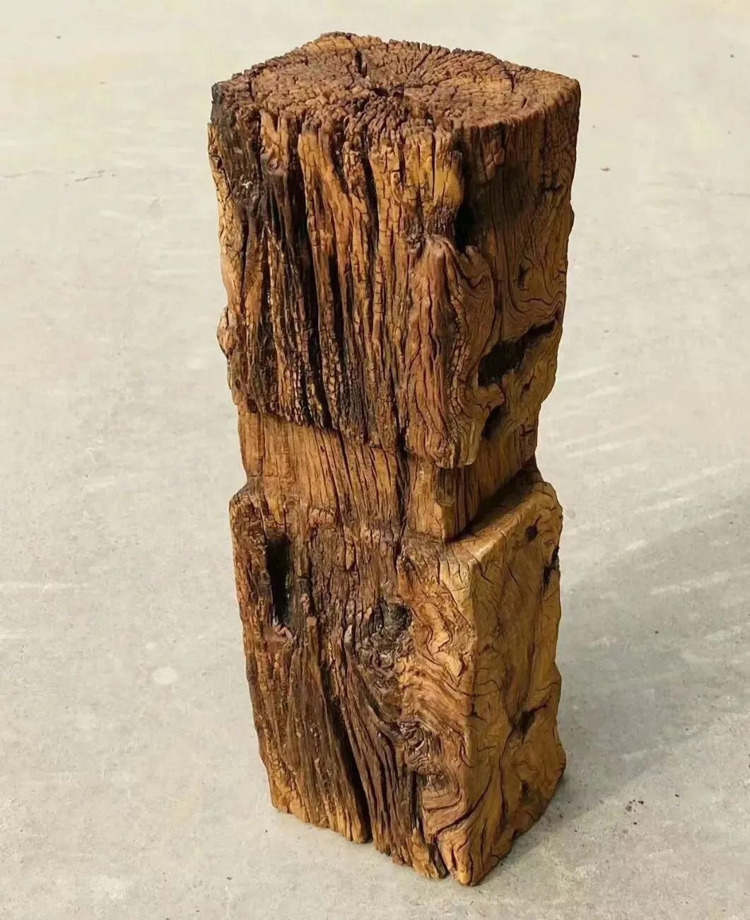 古玩市场见到神秘老物件——风化木与雷击枣木!