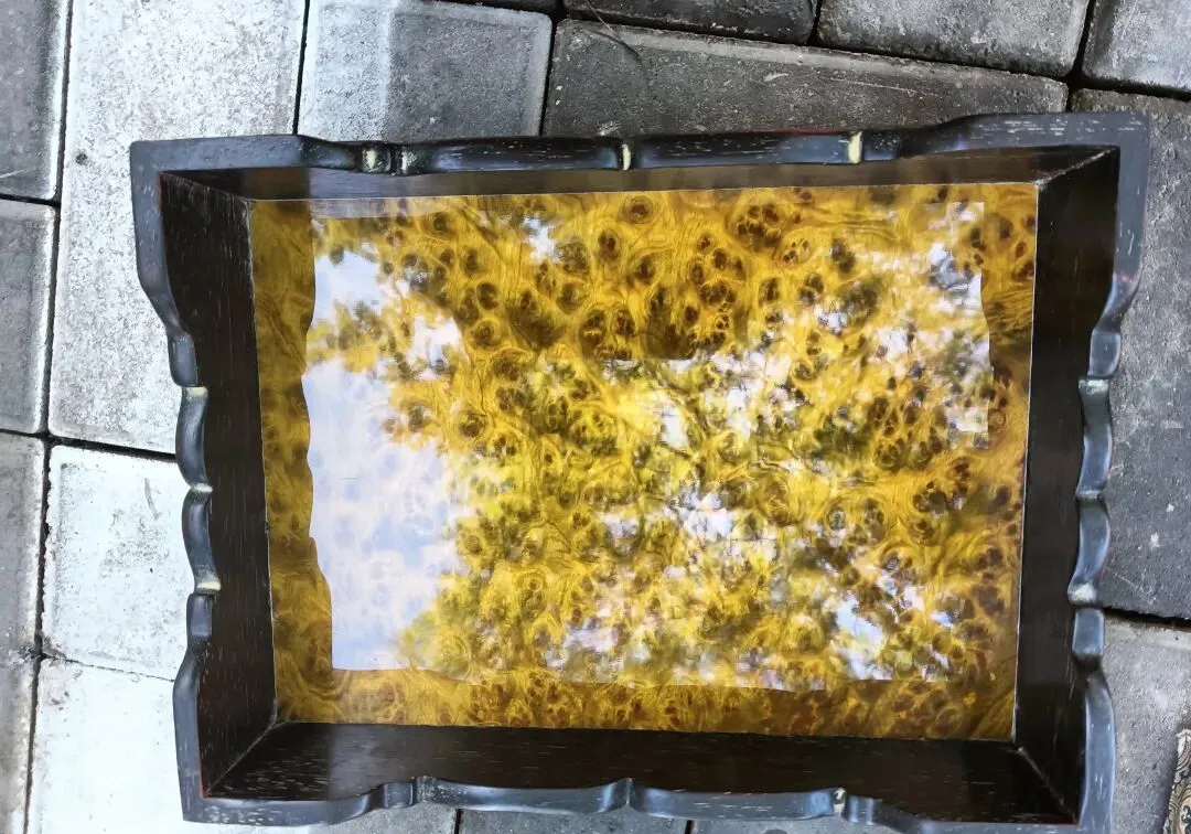 古玩市场遇见神奇老物——看看这桌面是什么材质做的?