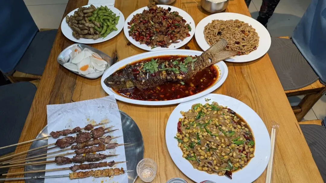 不出平谷吃蓟州!平翔园小市场这家金炙小馆,石炮沟小炒+老牌烧烤太绝了