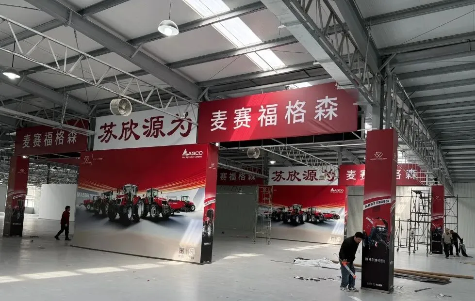 卸甲镇领导莅临苏中农机大市场调研 项目收尾与展位布展稳步推进