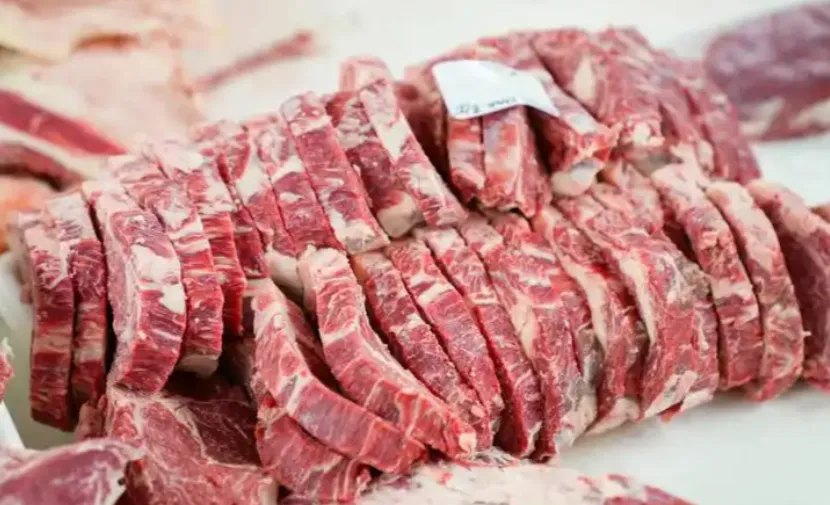 “人造假牛肉”可能存在在市场上!教你一招分辨,买牛肉只要认准这4点就能少踩坑