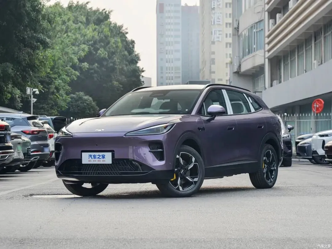 12.99万起!中型SUV杀入12万级市场?256色氛围灯、全景天幕,续航2000km!