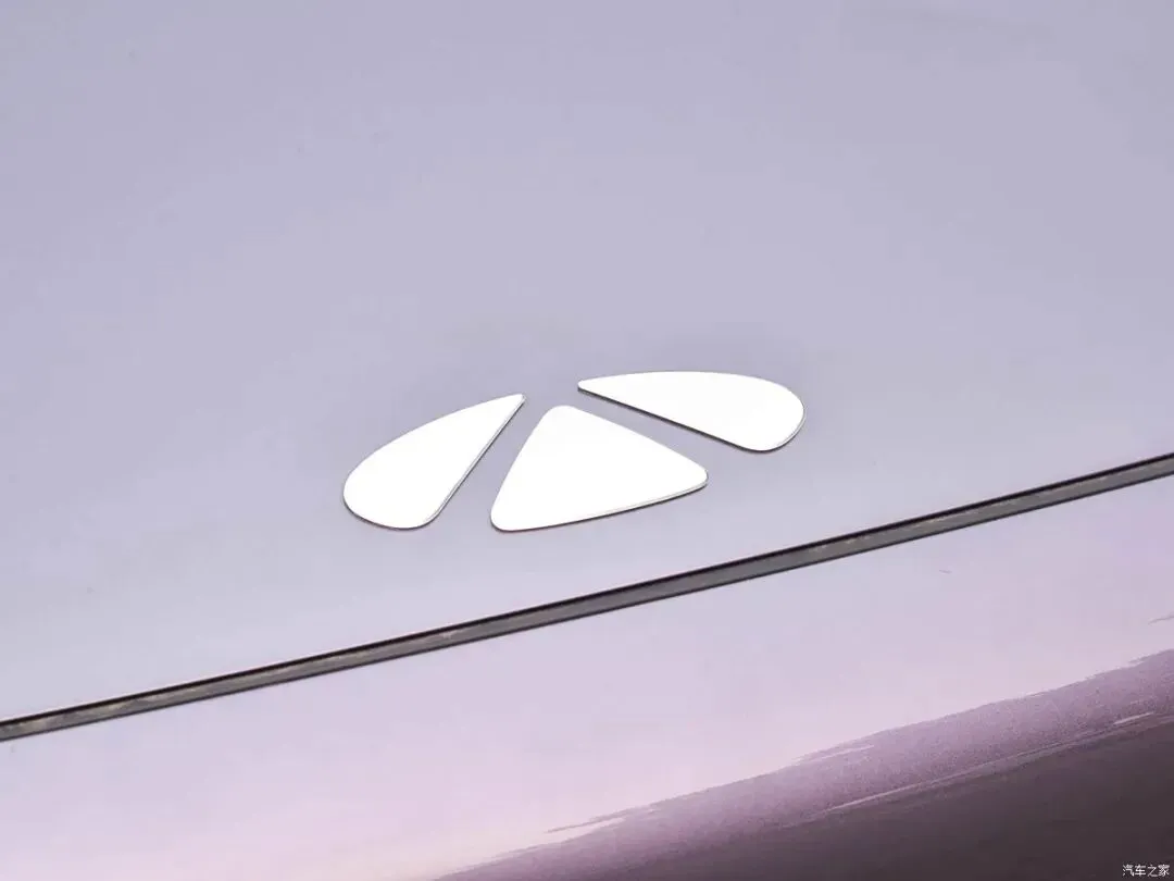 12.99万起!中型SUV杀入12万级市场?256色氛围灯、全景天幕,续航2000km!