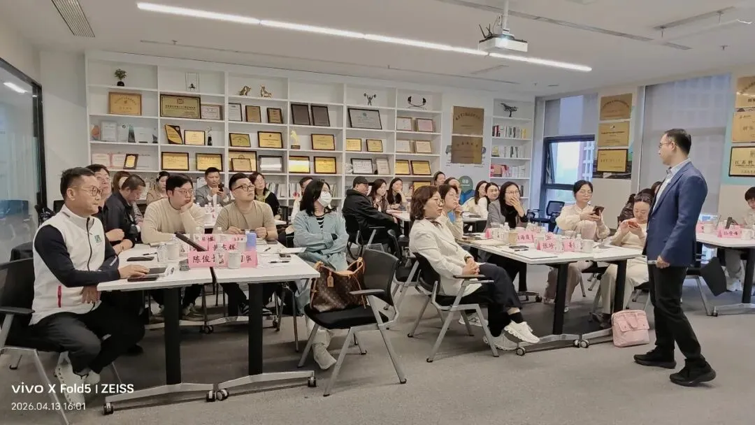 学华为销售之道·启AI营销新思——商会成功举办华为高端销售专题课