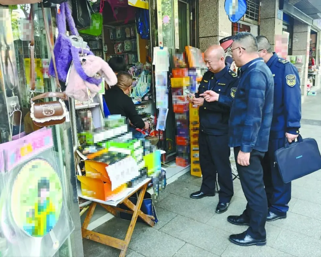 学校门口现仿真注射器玩具,市场监管部门紧急排查!