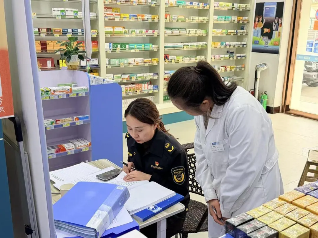 阿拉善右旗市场监督管理局完成药品经营单位换证现场验收工作