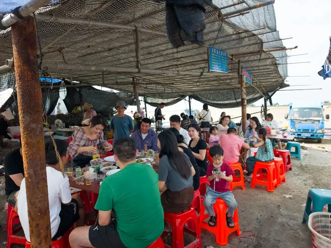 涨潮出海,退潮开锅!湛江“预约制”海鲜市场现捞现吃